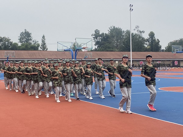 强项中学校2022级新生军训